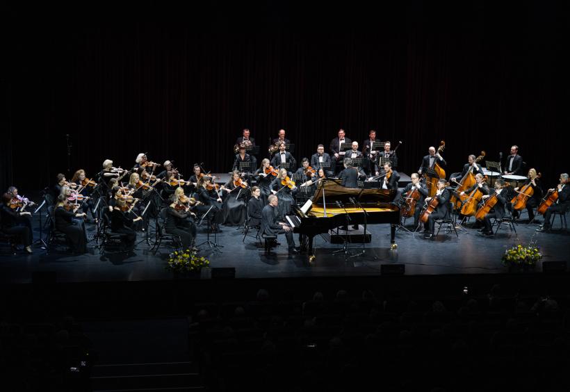 Šiauliuose nuskambėjo aukščiausios prabos klasikinės muzikos vakaras: sausakimša salė ir tarptautinė kūrybinė bendrystė