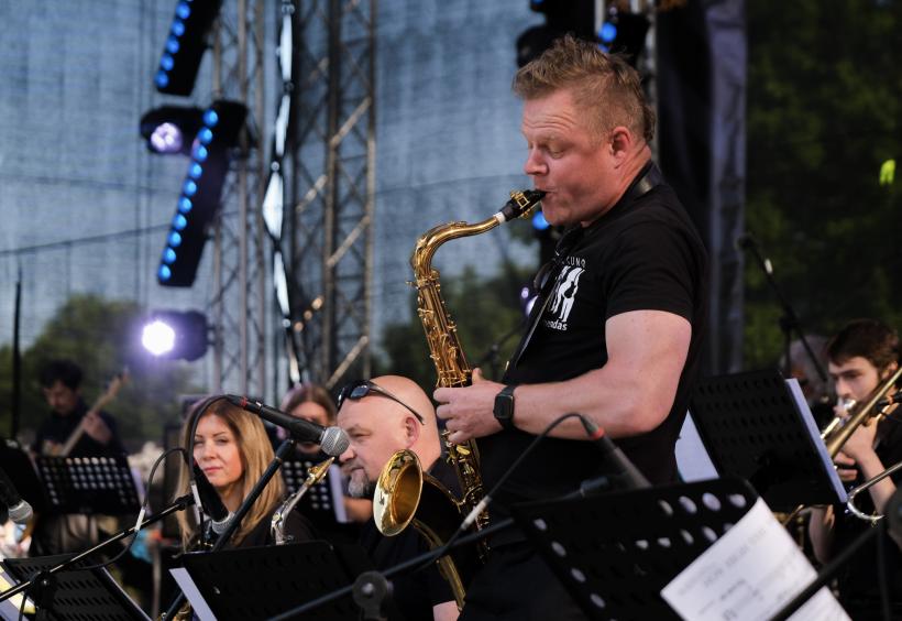 Nuvilnijo džiazo ir gamtos sintezė tarptautiniame festivalyje „Big Band Festival Šiauliai 2023“
