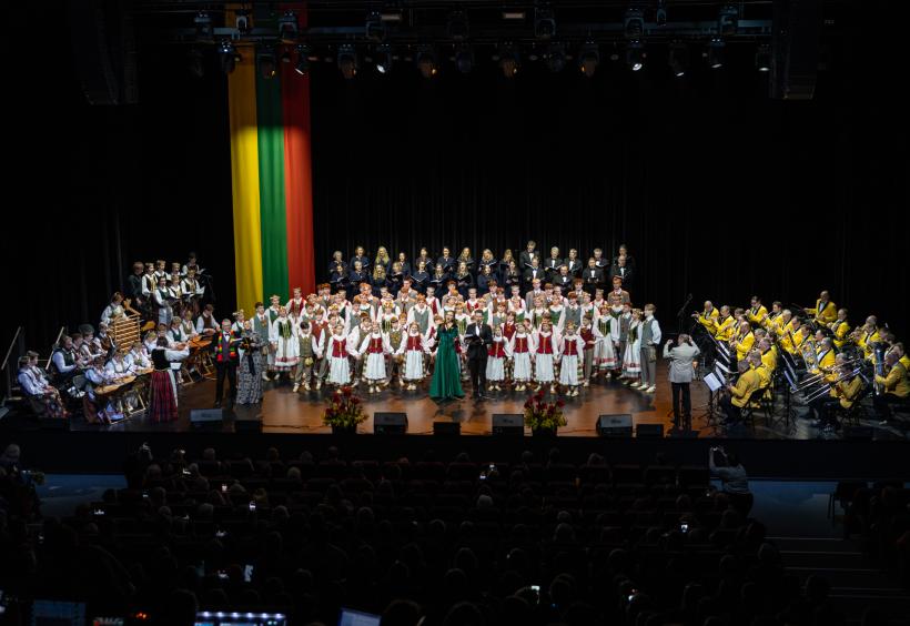 Lietuvos valstybės atkūrimo dieną Šiauliuose – iškilminga ceremonija ir koncertas „Mūsų namai“