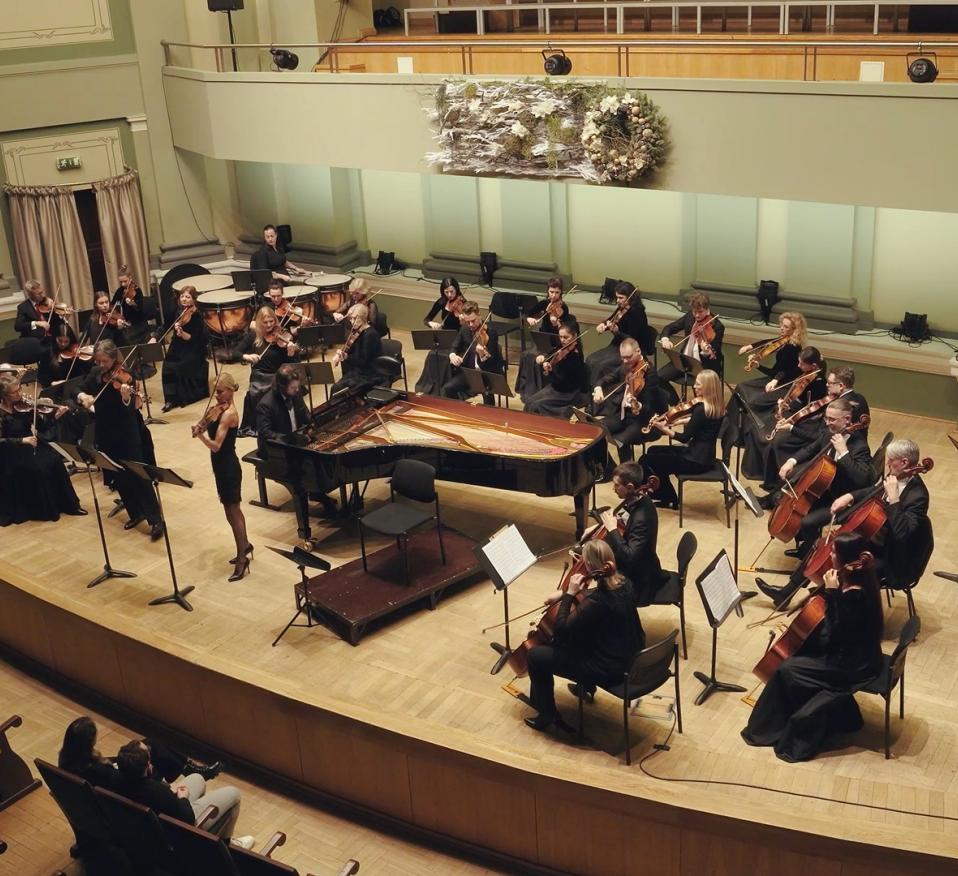  Vidmantas Bartulis – Koncertas 2 smuikams ir styginių orkestrui 